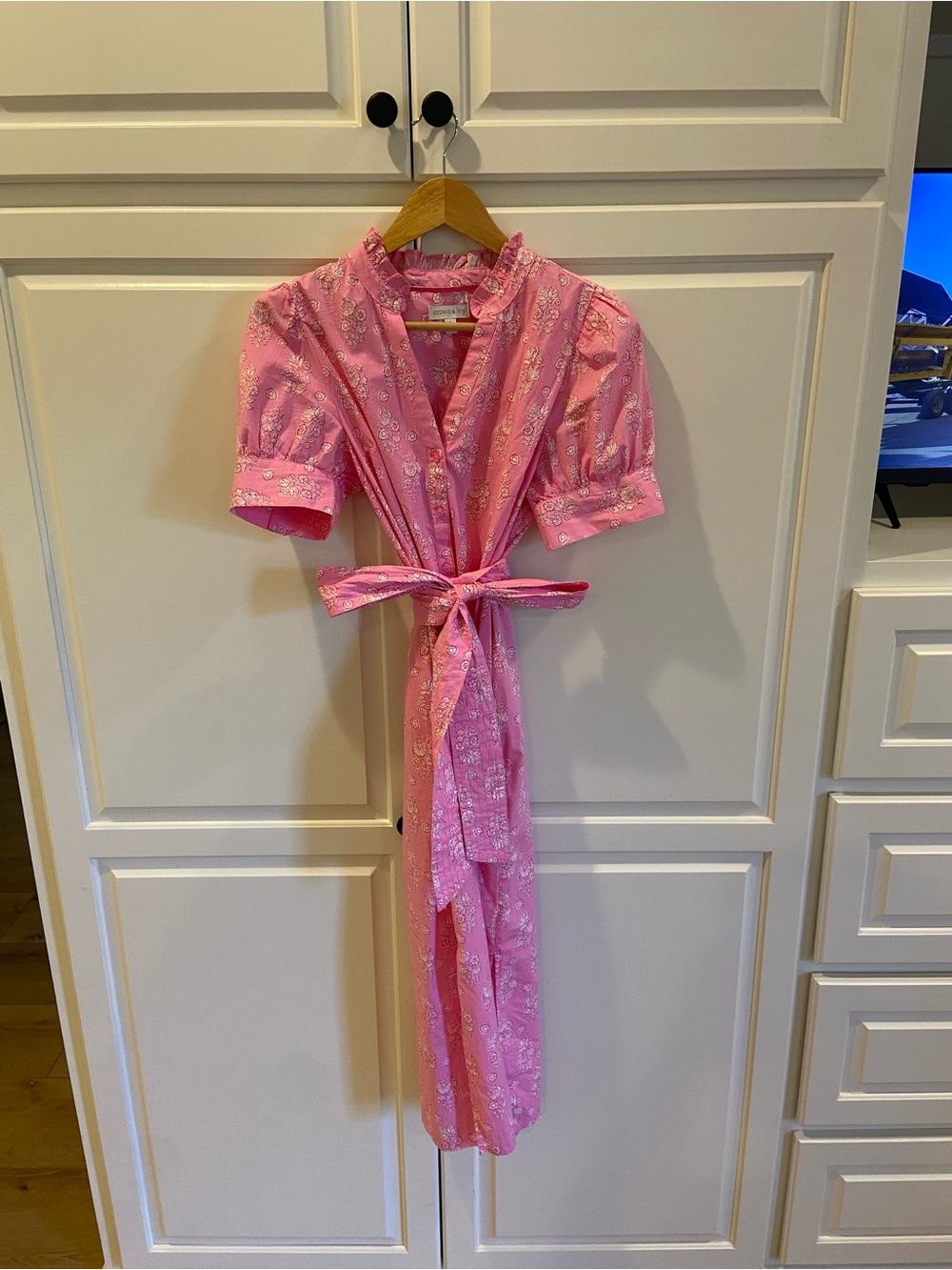 crown & ivy Pink Floral Tie-Waist Puff Sleeve Robe